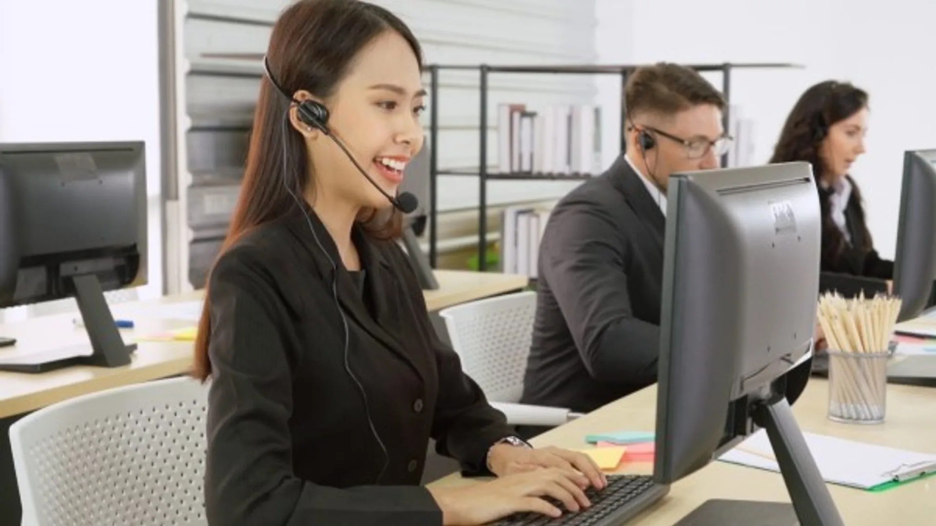 Đội ngũ hỗ trợ khách hàng chuyên nghiệp của 2king88 sẵn sàng phục vụ bạn 24/7